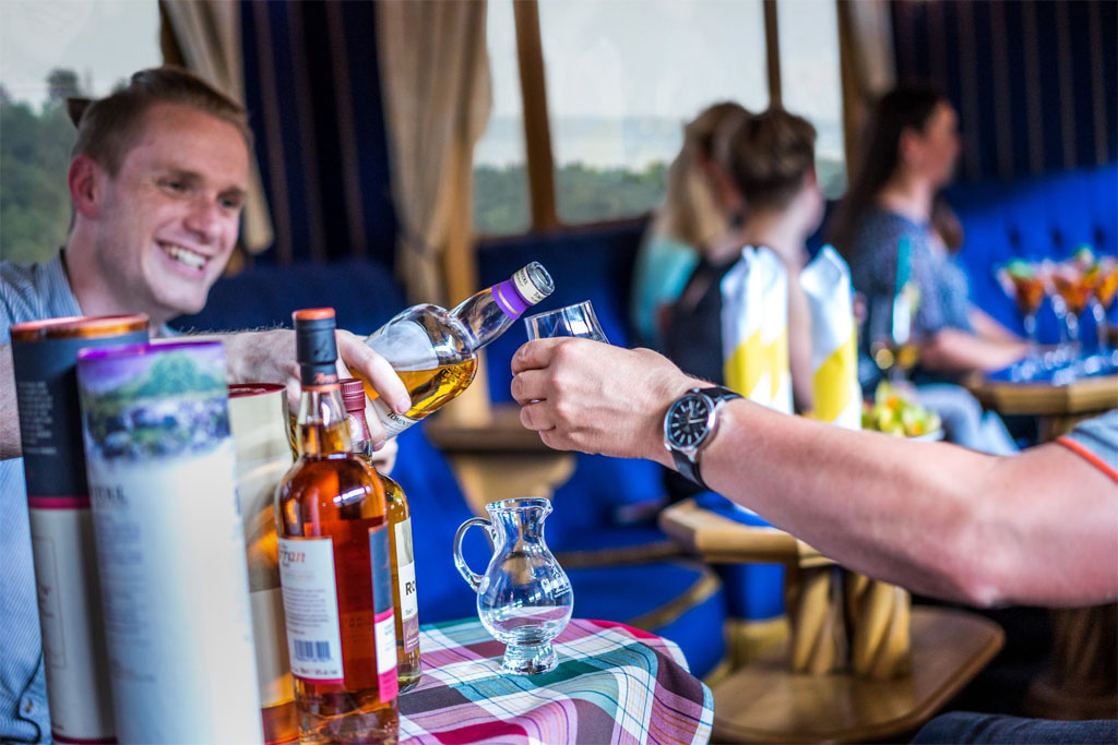 whisky_prosten_foto_hsb_torsten-wagner Neu: Whisky-Tasting im Salonwagen der Harzer Schmalspurbahnen