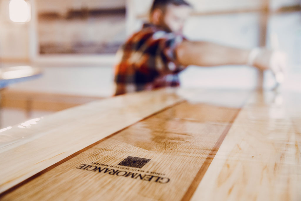 grain-surfboards Glenmorangie reitet Wellen: Whiskyfässer werden zu handgefertigten Holz-Surfbrettern